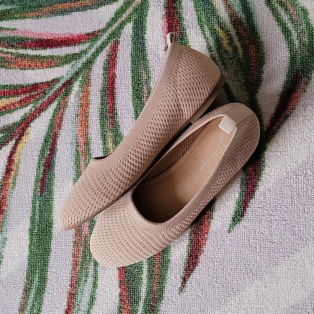Journee womens Tru Comfort Foam Slip On Round Toe Ballet Flats Size 6.5 Nude